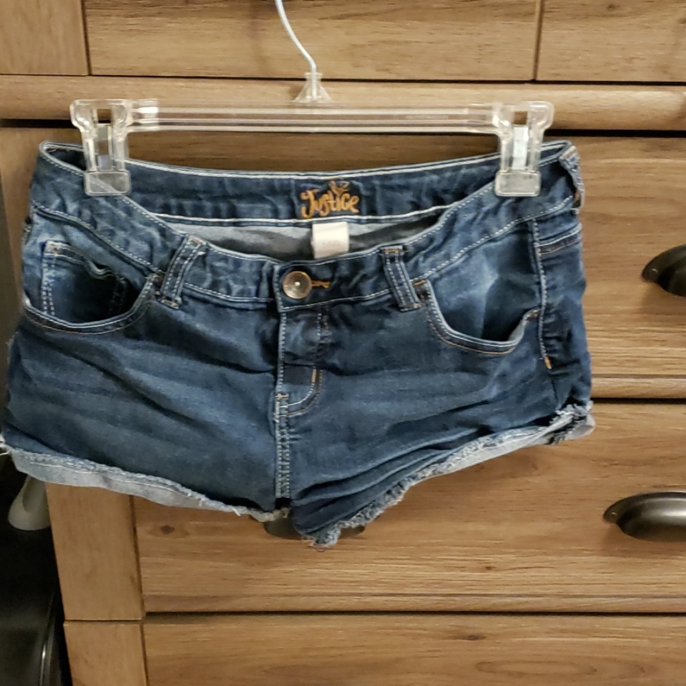 Shorts - Picture 3 of 3